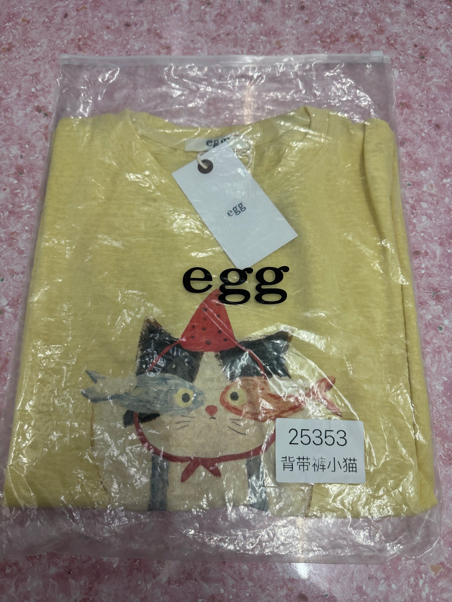 Korean Fashion Cute Animals Style T-Shirt Series | Lovely Cat with 2 Fishes - Kawaii Fashion Items