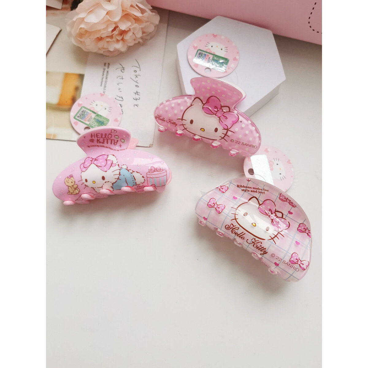 Sanrio acrylic claw clip Hello Kitty lifestyle 1