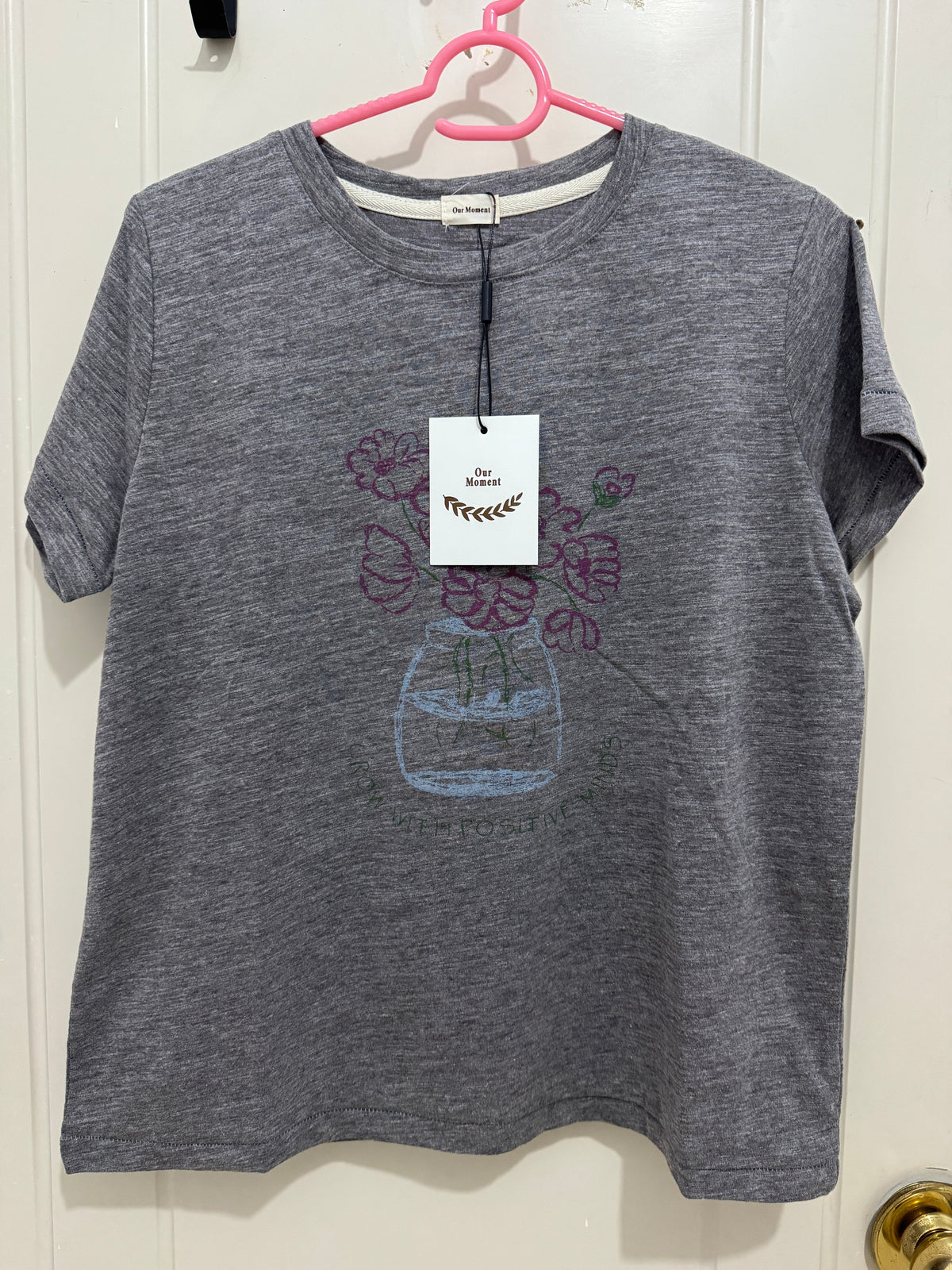 Korean Fashion Garden Style T-Shirt Series | Grey Flower Vase Drawing - Kawaii Fashion Items