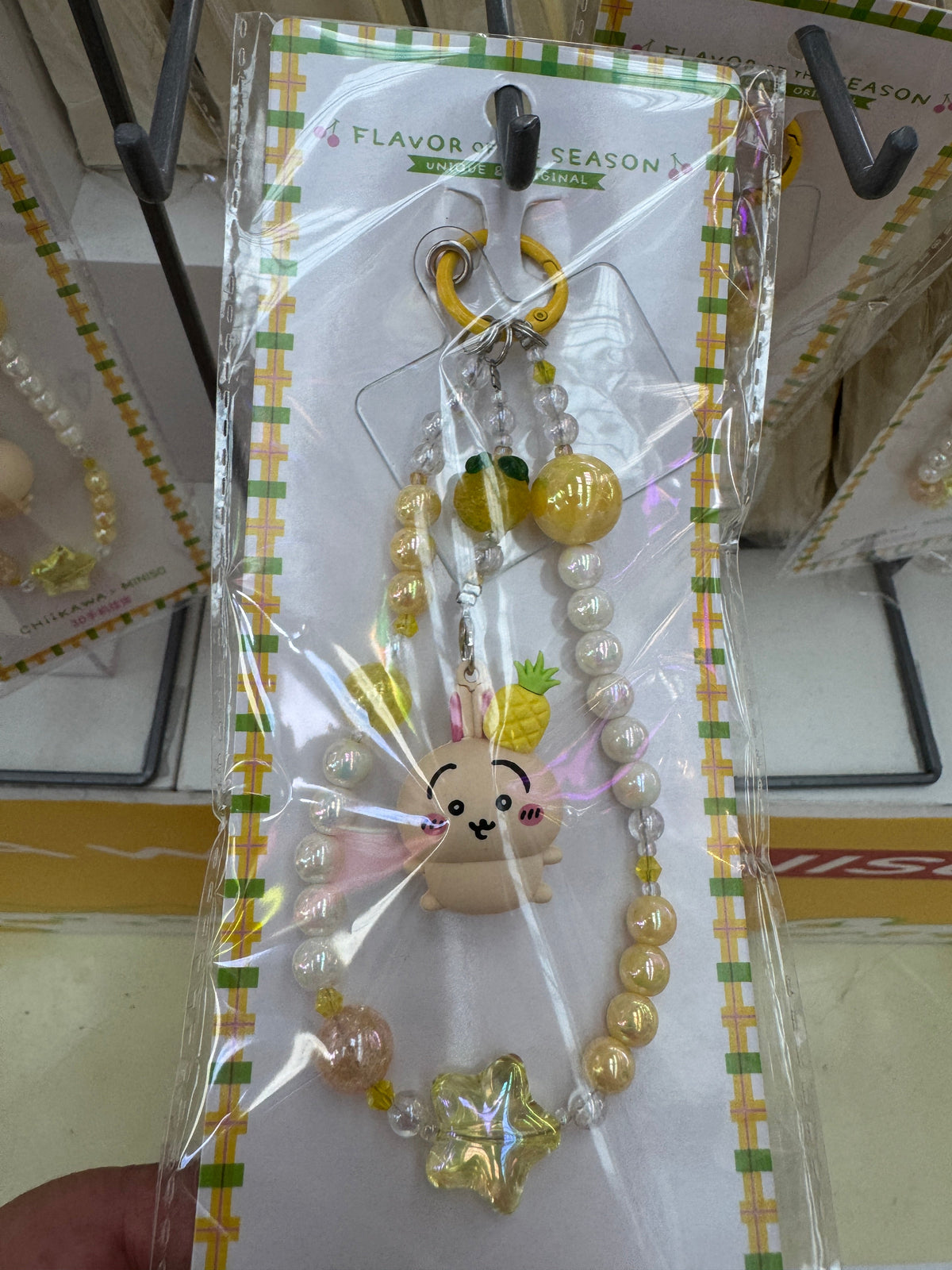 ちいかわ X MINISO フルーツマーケットシリーズ｜ちいかわ ハチワレ うさぎ モモンガ フルーツミニフィギュアスマホキーホルダー - かわいいアイテム部屋飾り