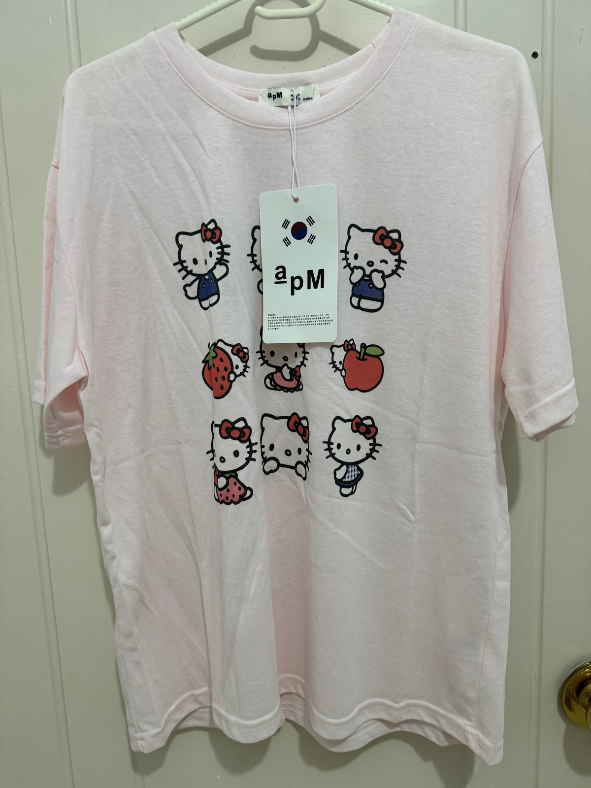 韓国ファッションキュートなカートゥーンスタイルTシャツシリーズ | ヴィンテージハローキティといちご - かわいいファッションアイテム