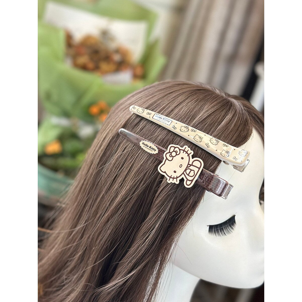 Hello Kitty extra large bar clip holding back bangs on a wig - cream glitter two-piece set