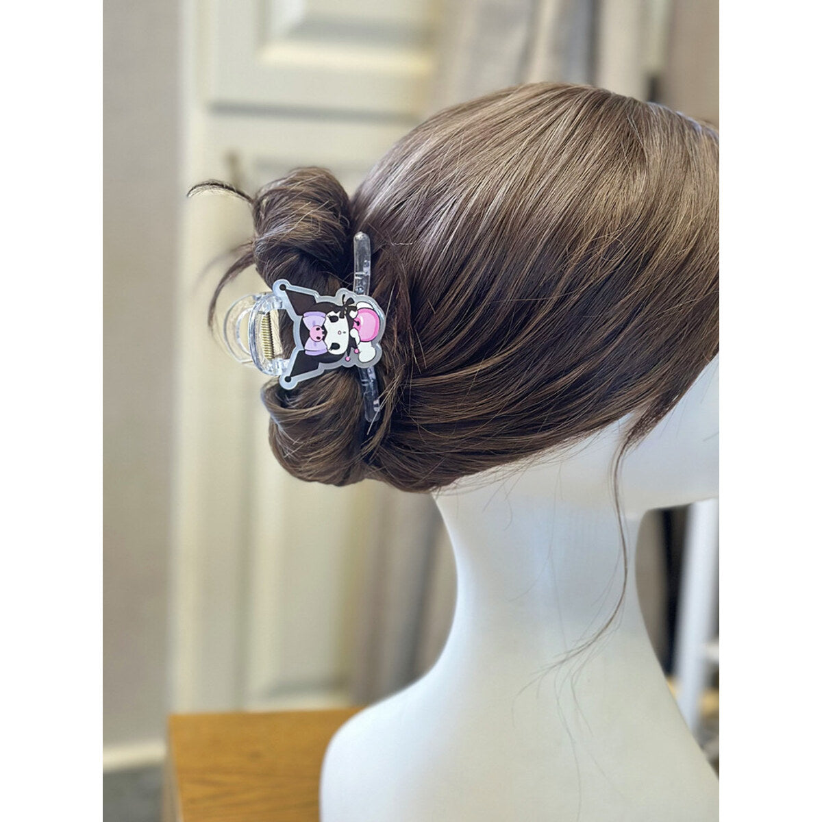 Sanrio acrylic claw clip Hello Kitty lifestyle 5