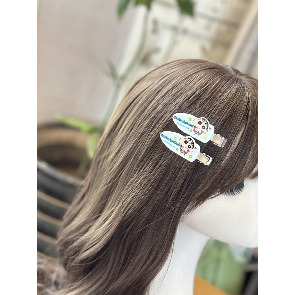 Girl wearing Crayon Shin-chan no-crease hair clips