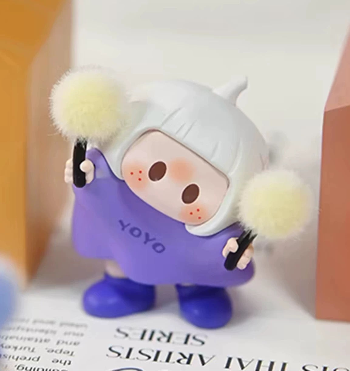 ฟิกเกอร์จิ๋ว YOYO Chan ชุดที่ 1 | คอลเลกชัน YOYO เอียงหัว - ของเล่นสะสมแบบสุ่ม (Mystery Blind Box)