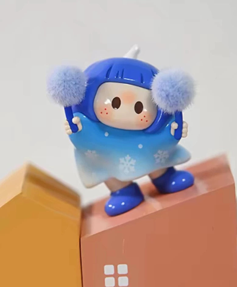 ฟิกเกอร์จิ๋ว YOYO Chan ชุดที่ 1 | คอลเลกชัน YOYO เอียงหัว - ของเล่นสะสมแบบสุ่ม (Mystery Blind Box)