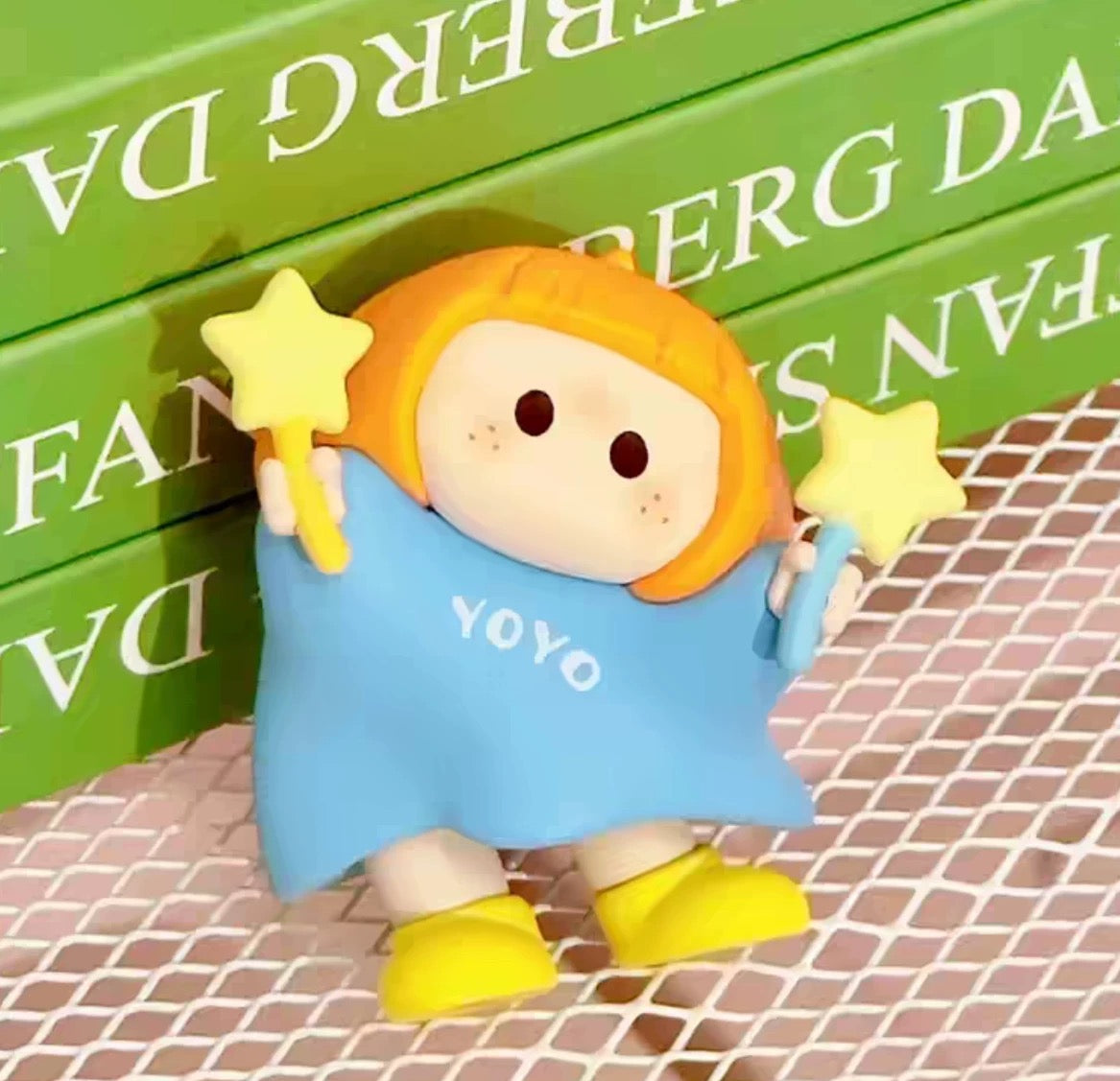 ฟิกเกอร์จิ๋ว YOYO Chan ชุดที่ 1 | คอลเลกชัน YOYO เอียงหัว - ของเล่นสะสมแบบสุ่ม (Mystery Blind Box)