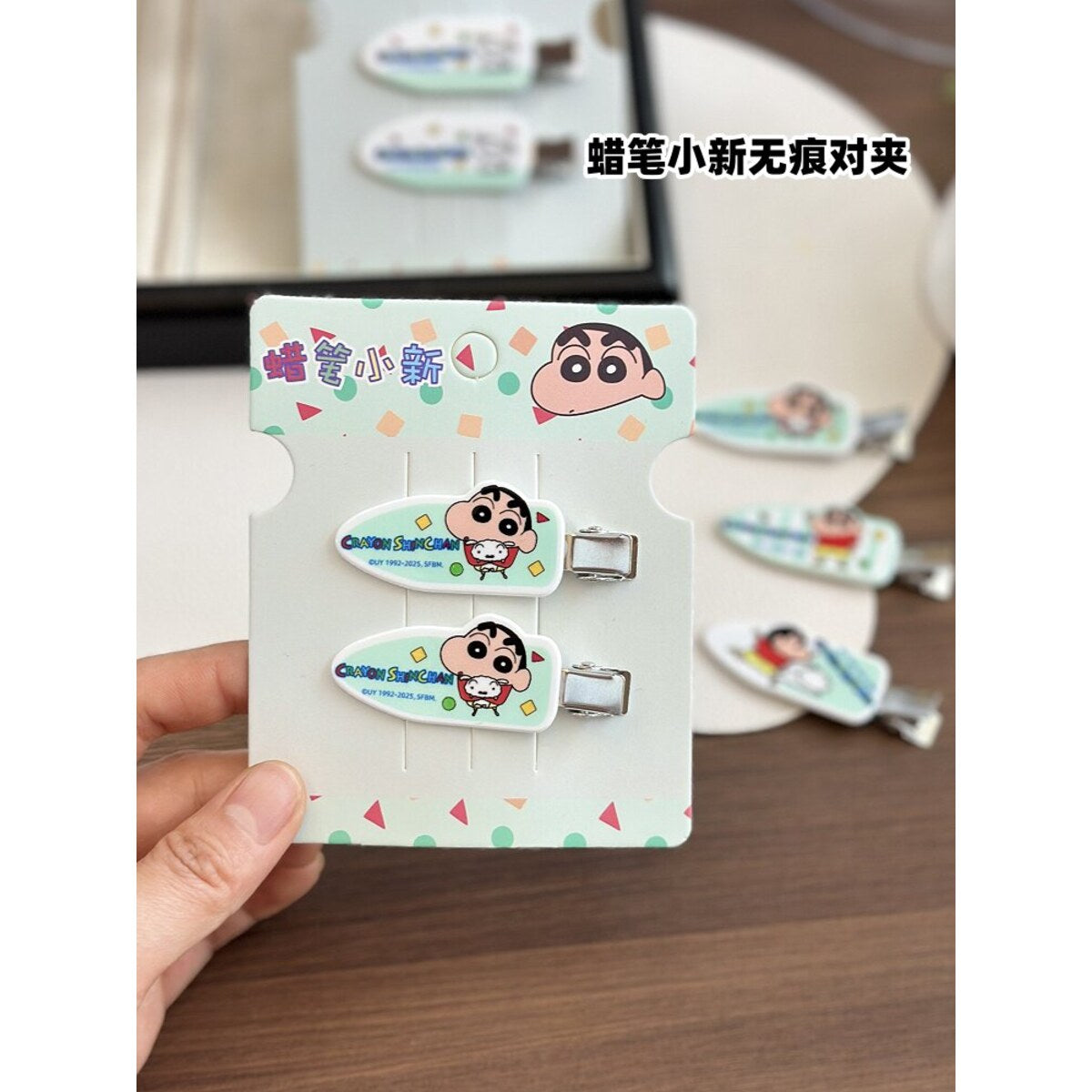 Crayon Shin-chan licensed no-crease hair clip card in hand