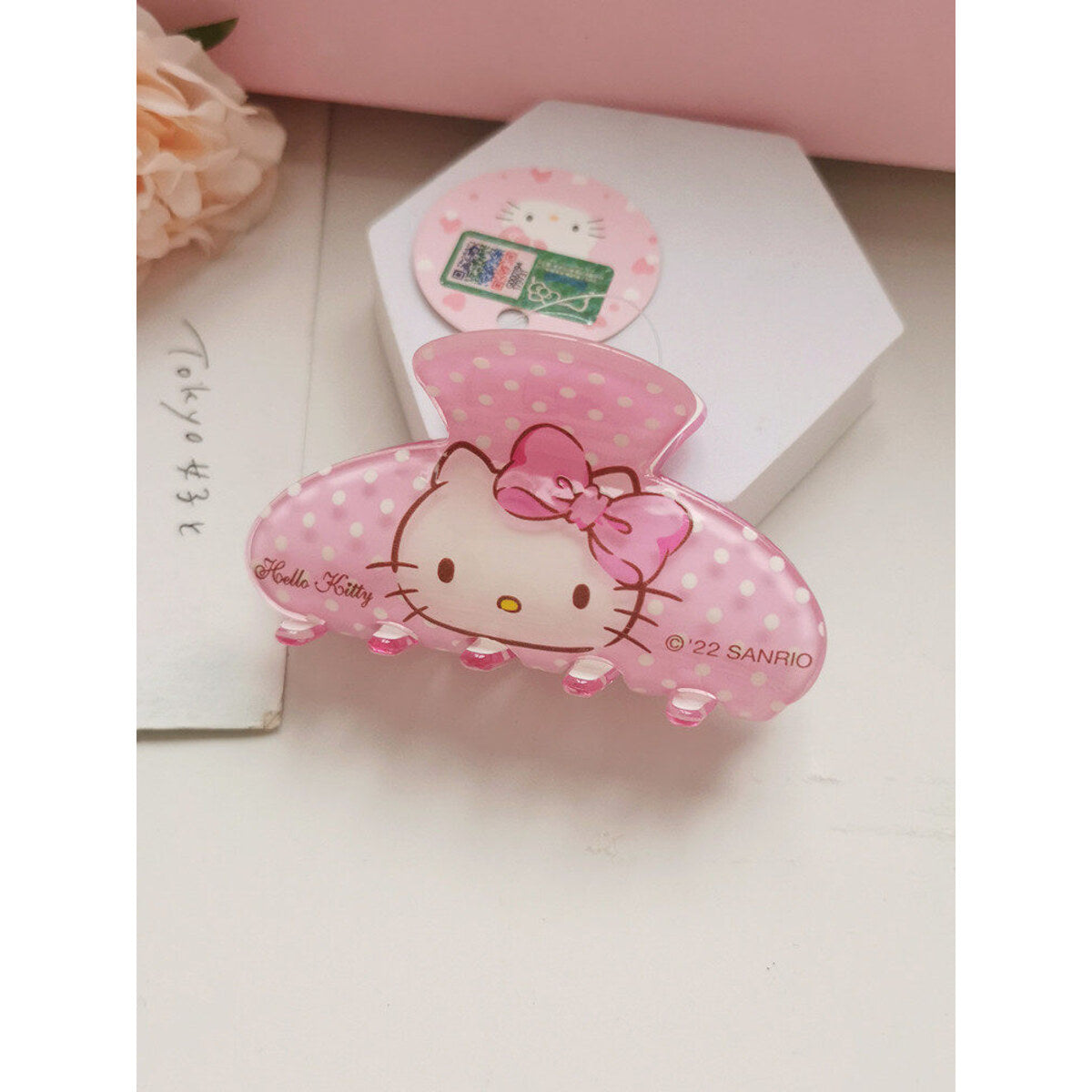 Sanrio acrylic claw clip Hello Kitty lifestyle 3
