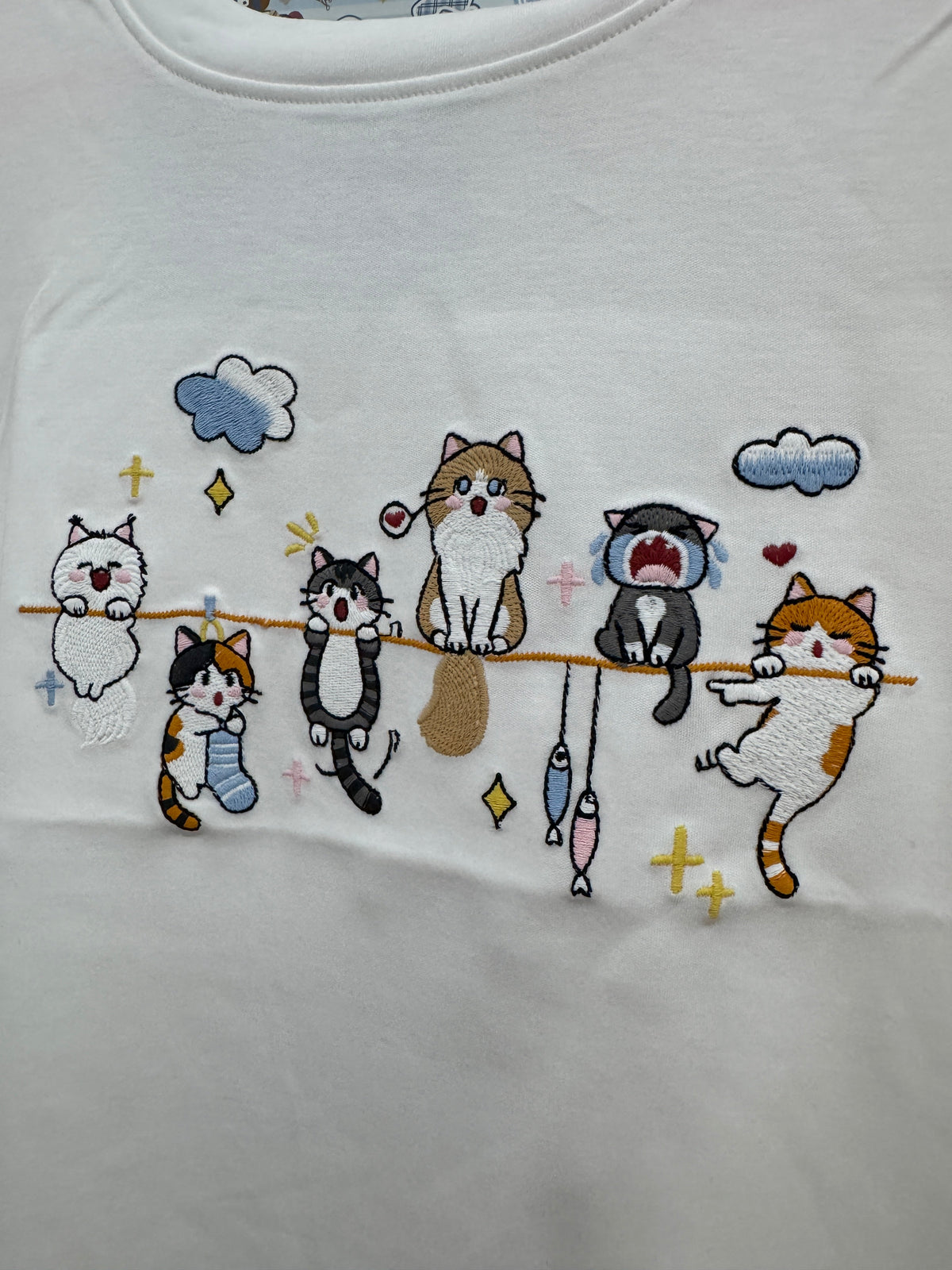 Korean Fashion Cute Animals Style T-Shirt Series | Cats Climb Up - Kawaii Fashion Items
