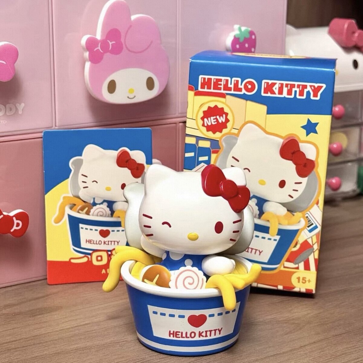Hello Kitty A Bite of Noodles figure with design card and blind box