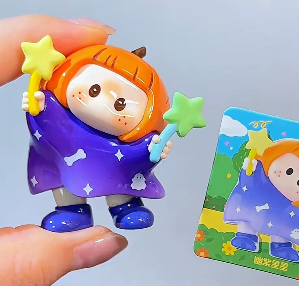 ฟิกเกอร์จิ๋ว YOYO Chan ชุดที่ 1 | คอลเลกชัน YOYO เอียงหัว - ของเล่นสะสมแบบสุ่ม (Mystery Blind Box)