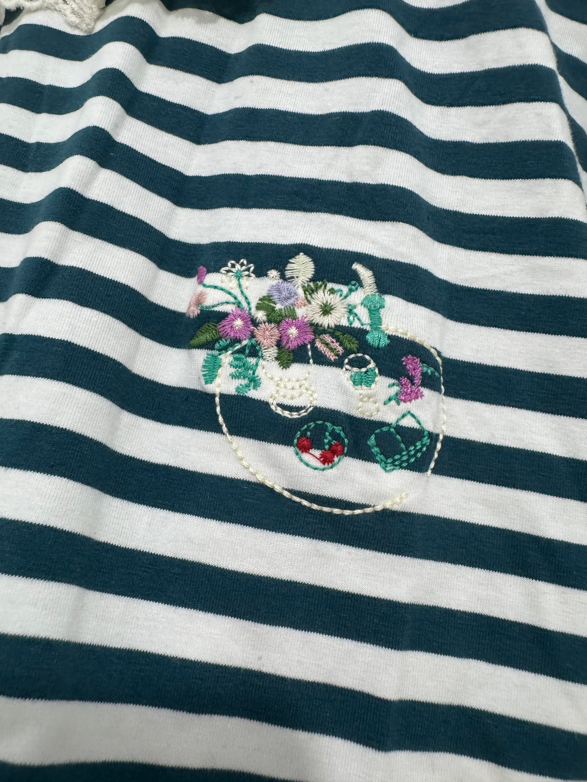 แฟชั่นญี่ปุ่น สไตล์น่ารัก Mori Series | เสื้อเชิ้ตลายทางฟ้าขาวพร้อมลายพืช - สินค้าแฟชั่นคาวาอี้