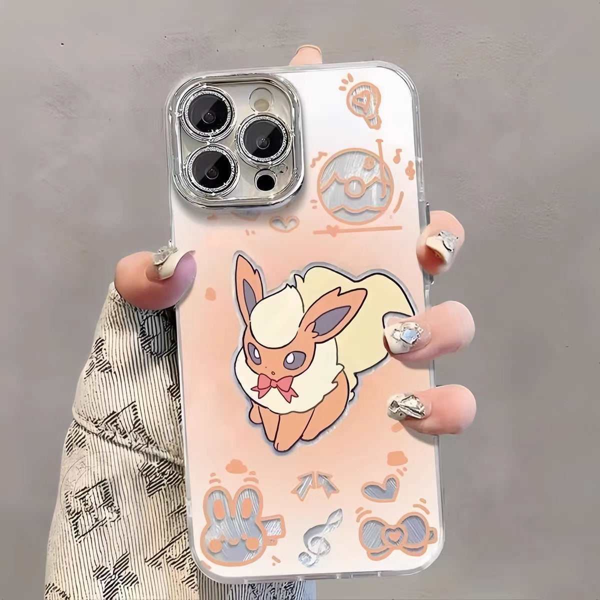 เคสการ์ตูนญี่ปุ่น Pokemon พร้อมที่กันเลนส์ ลาย Eevee Evolution โทนพาสเทลสุดน่ารัก | Eevee Vaporeon Jolteon Flareon Espeon Umbreon Leafeon Glaceon Sylveon 9 สไตล์ - เคส iPhone PLUS SE2 XS XR X 11 12 13 14 15 16 16e 17 17e Pro Promax