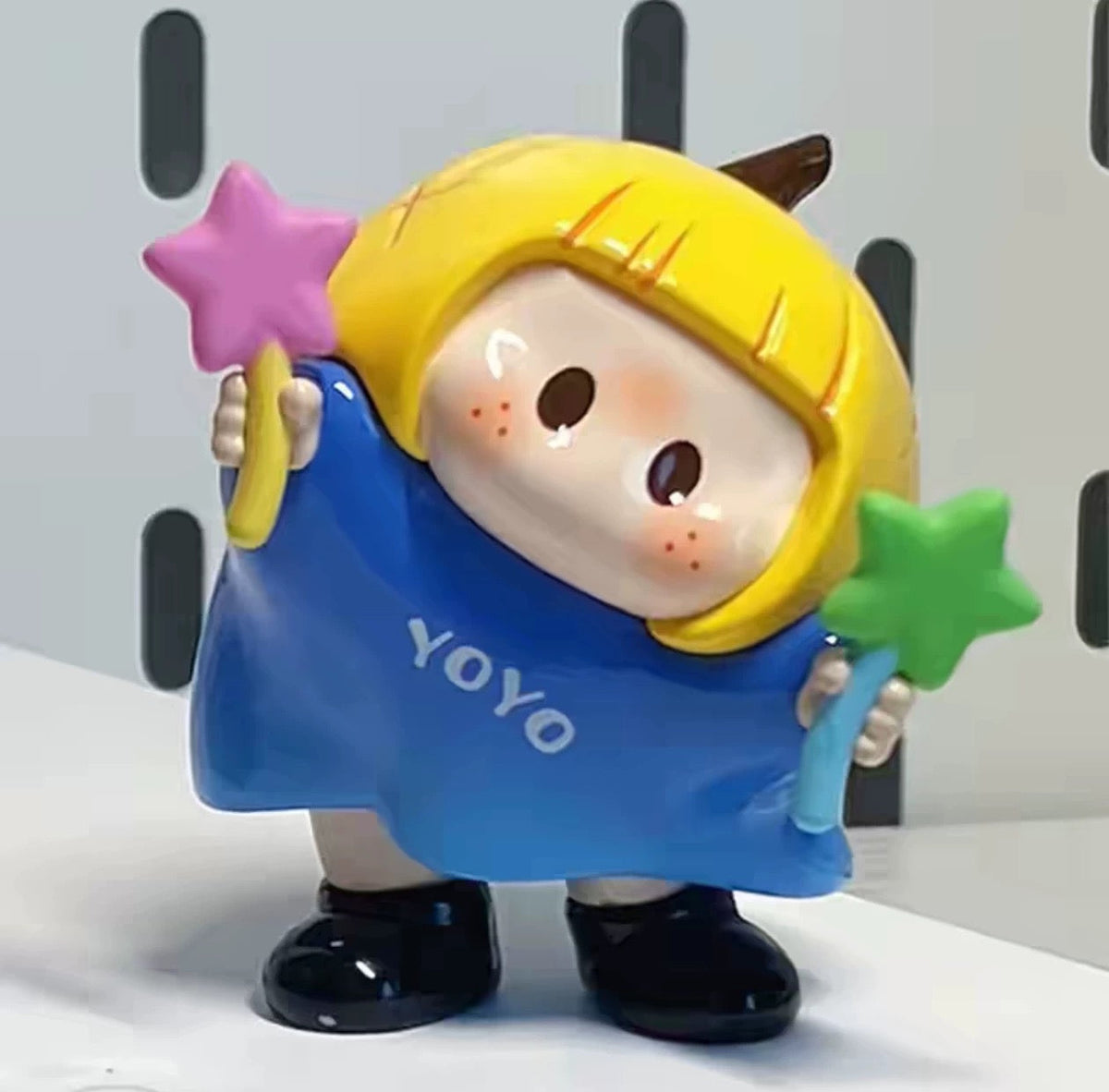 ฟิกเกอร์จิ๋ว YOYO Chan ชุดที่ 1 | คอลเลกชัน YOYO เอียงหัว - ของเล่นสะสมแบบสุ่ม (Mystery Blind Box)
