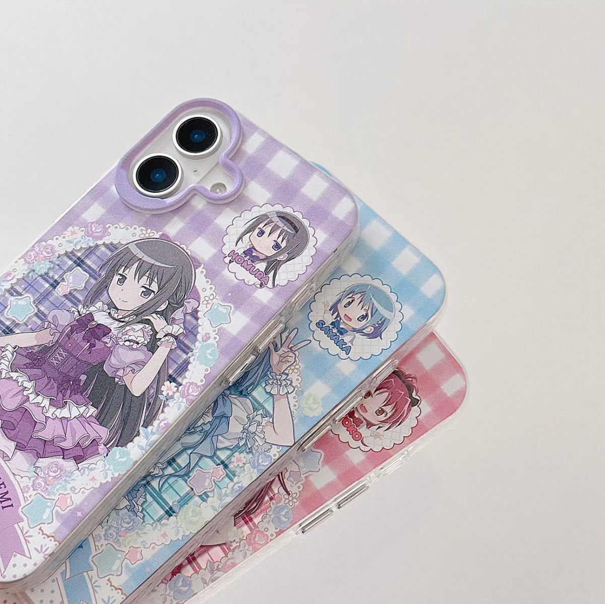 เคสเลเซอร์การ์ตูนญี่ปุ่น Puella Magi Madoka Magica เวอร์ชั่นชุดโลลิต้า | มาโดกะ มิกิ โทโมเอะ ซากุระ อาเคมิ - เคส iPhone PLUS SE2 11 12 13 14 15 16 16e 17 17e Pro Promax 12mini 13mini