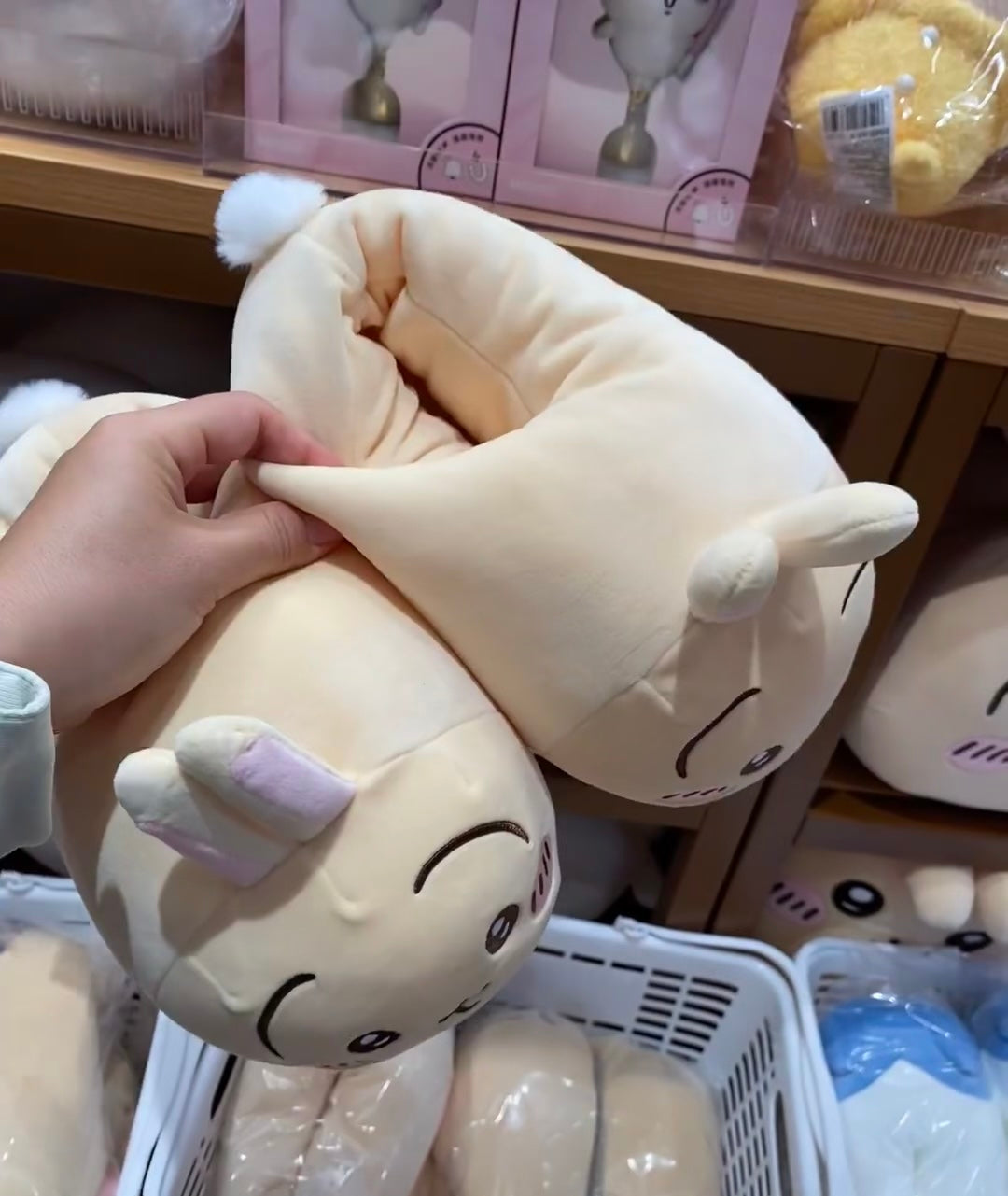 ChiiKawa X Miniso | ChiiKawa Hachiware Usagi Plush Slippers - Kawaii items Cute Shoes KawaiiGiftLand