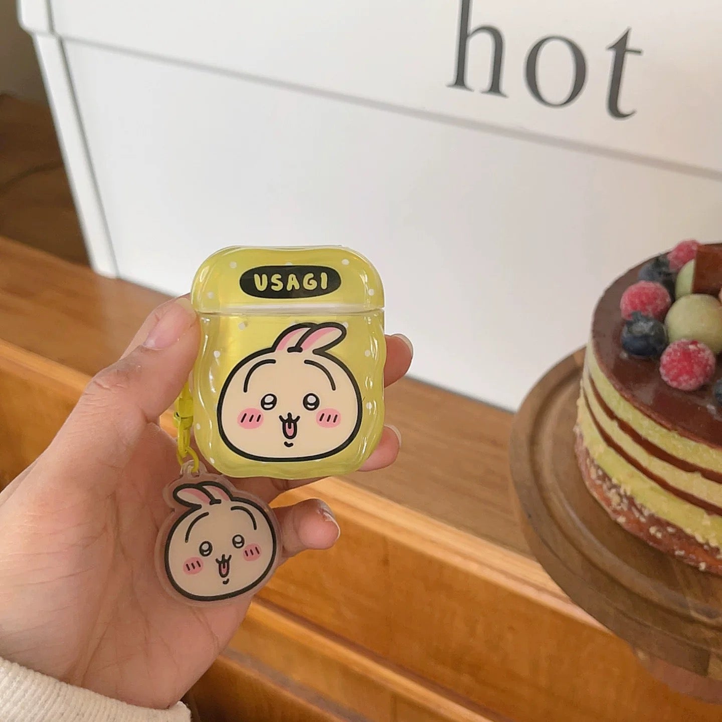 Japanese Cartoon ChiiKawa Colourful with Dot |  Chiikawa Hachiware Usagi Pink Blue Yellow with Keychain - AirPods AirPodsPro AirPods3 AirPods4 Case KawaiiGiftLand