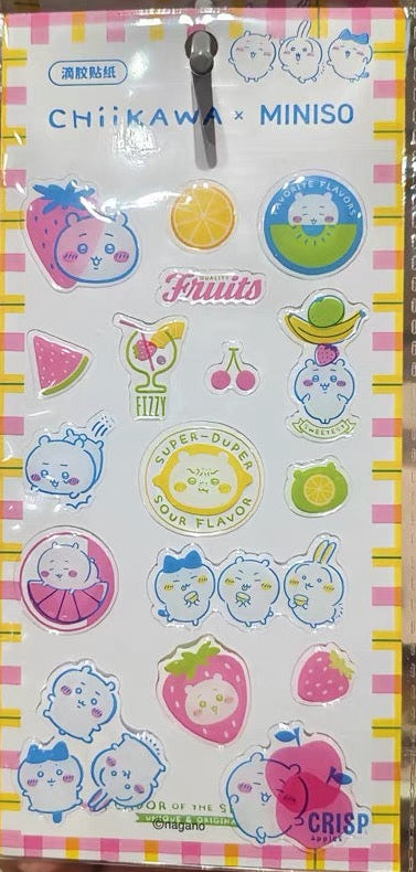 ChiiKawa X Miniso คอลเลคชันตลาดผลไม้ | สติกเกอร์คริสตัลอีพ็อกซี่ลายการ์ตูน ChiiKawa Hachiware Usagi สไตล์ผลไม้น่ารัก - ของตกแต่งห้องคาวาอี้