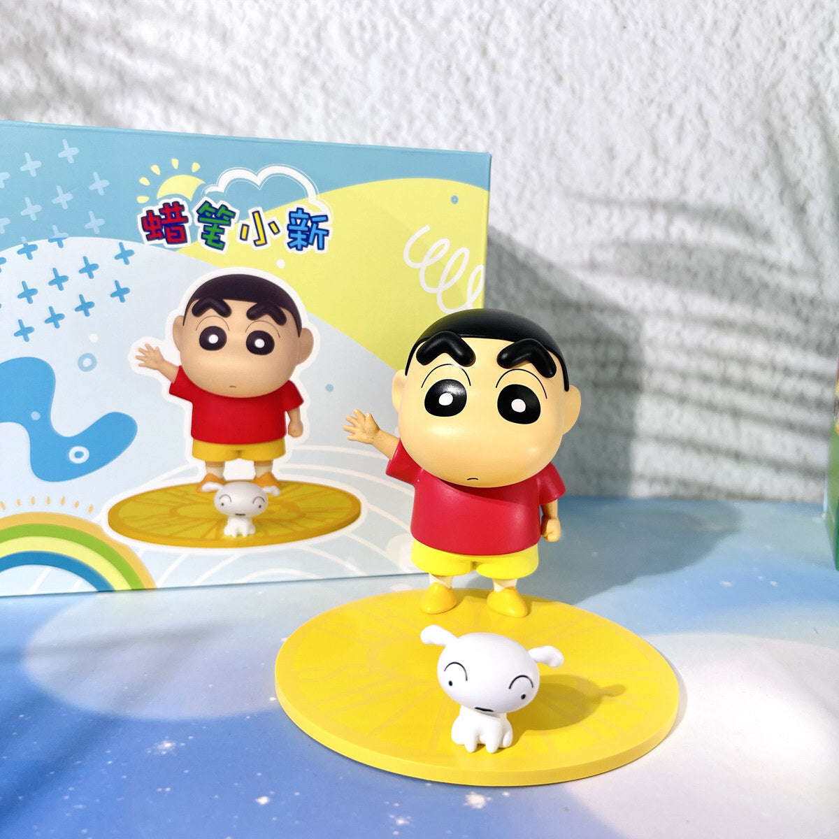 Crayon Shin-chan waving phone stand figure with Shiro on a yellow base