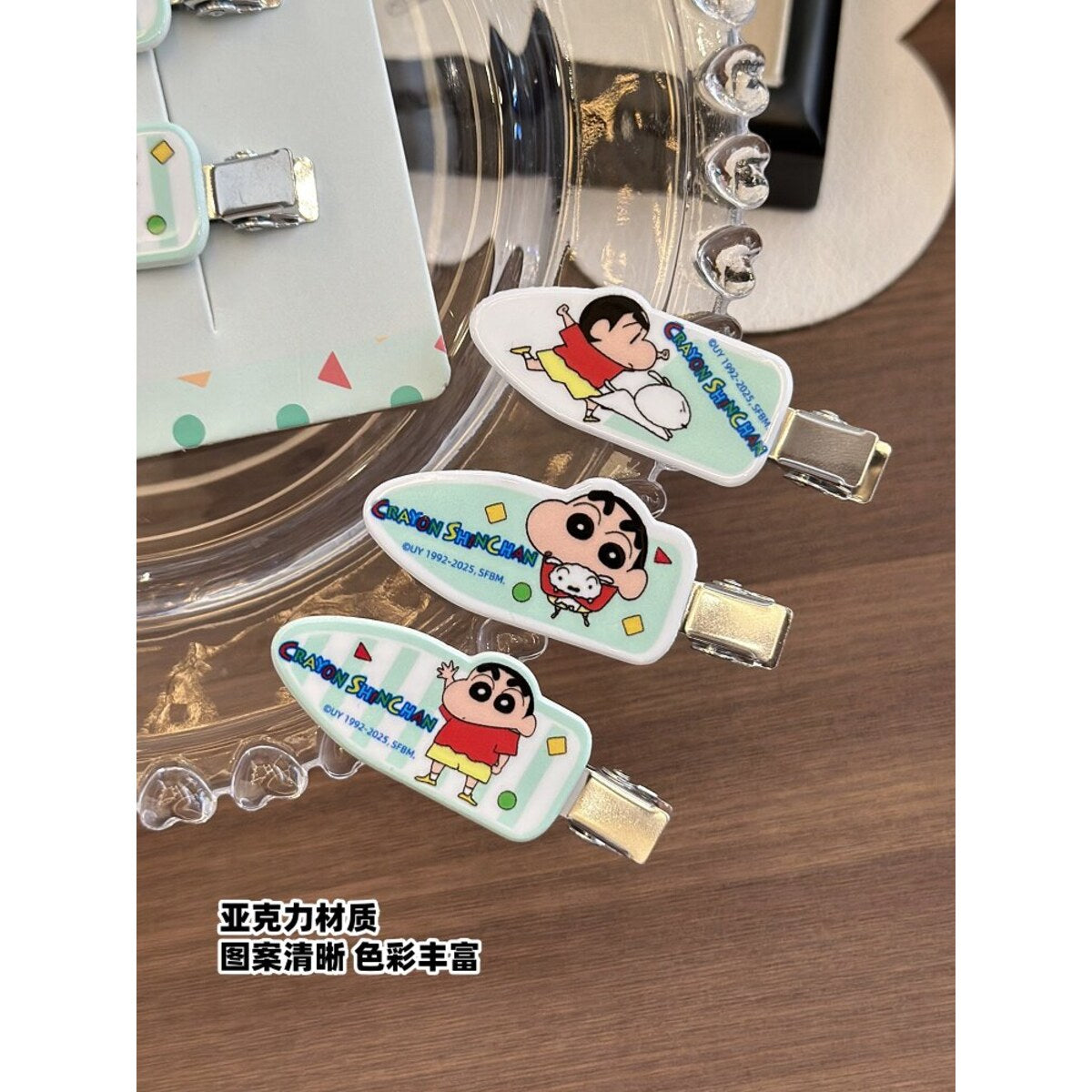 Crayon Shin-chan acrylic no-crease clips close-up
