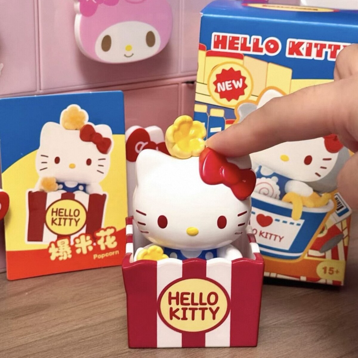 Hello Kitty Popcorn figure with design card and blind box