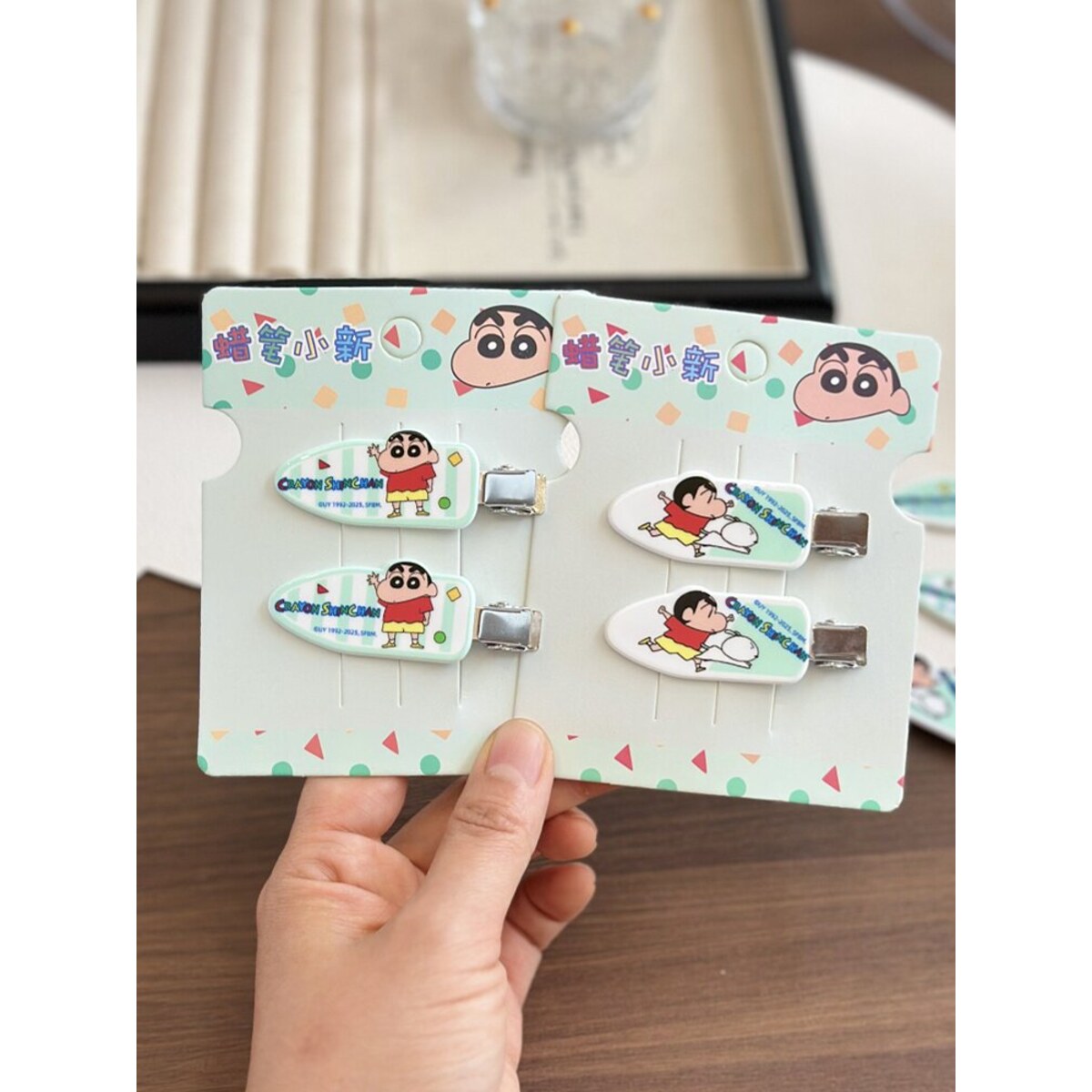 Crayon Shin-chan no-crease clip 2-piece sets on licensed cards