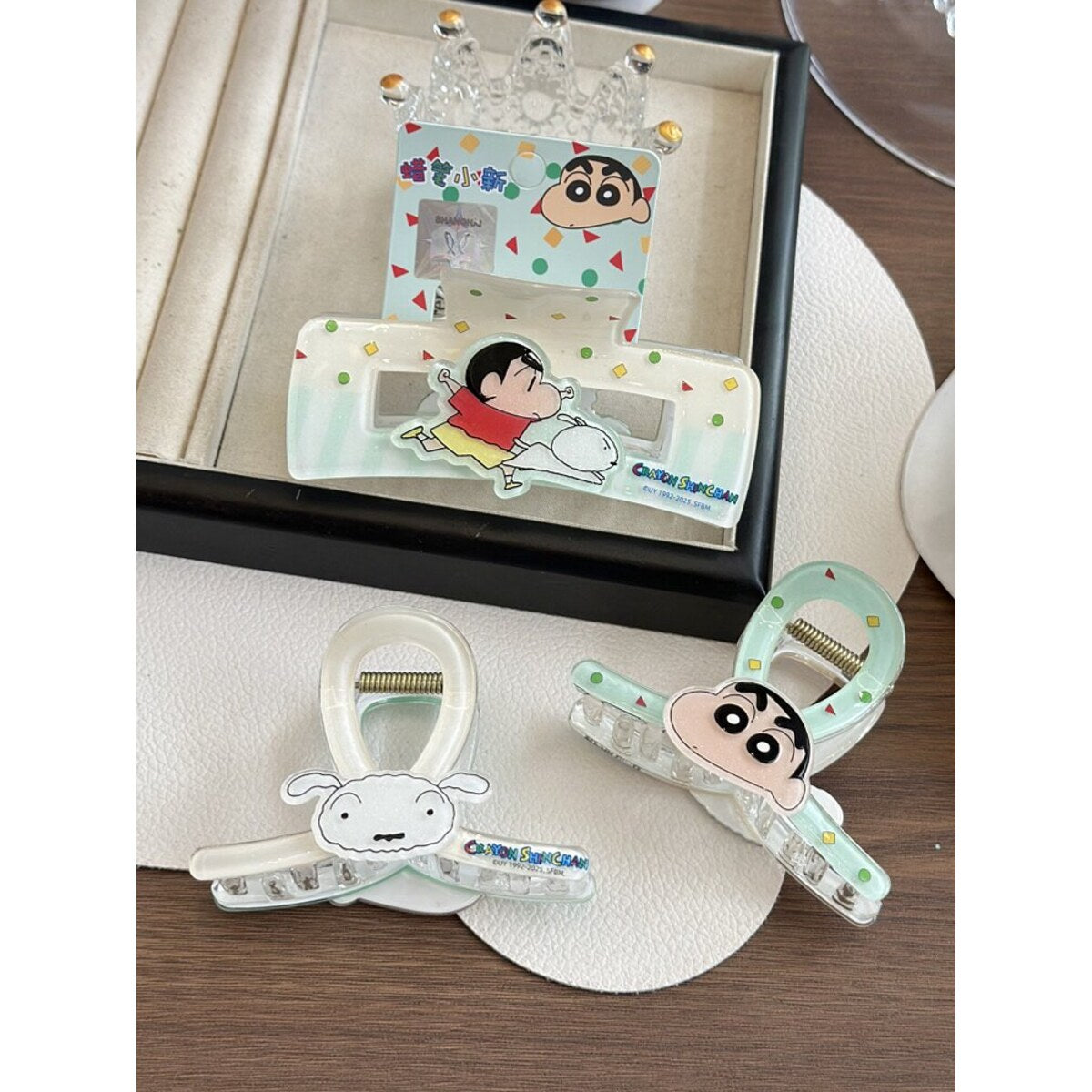 Crayon Shin-chan acrylic claw clip set - rectangle clamp and Shiro one-word clip on a gift box