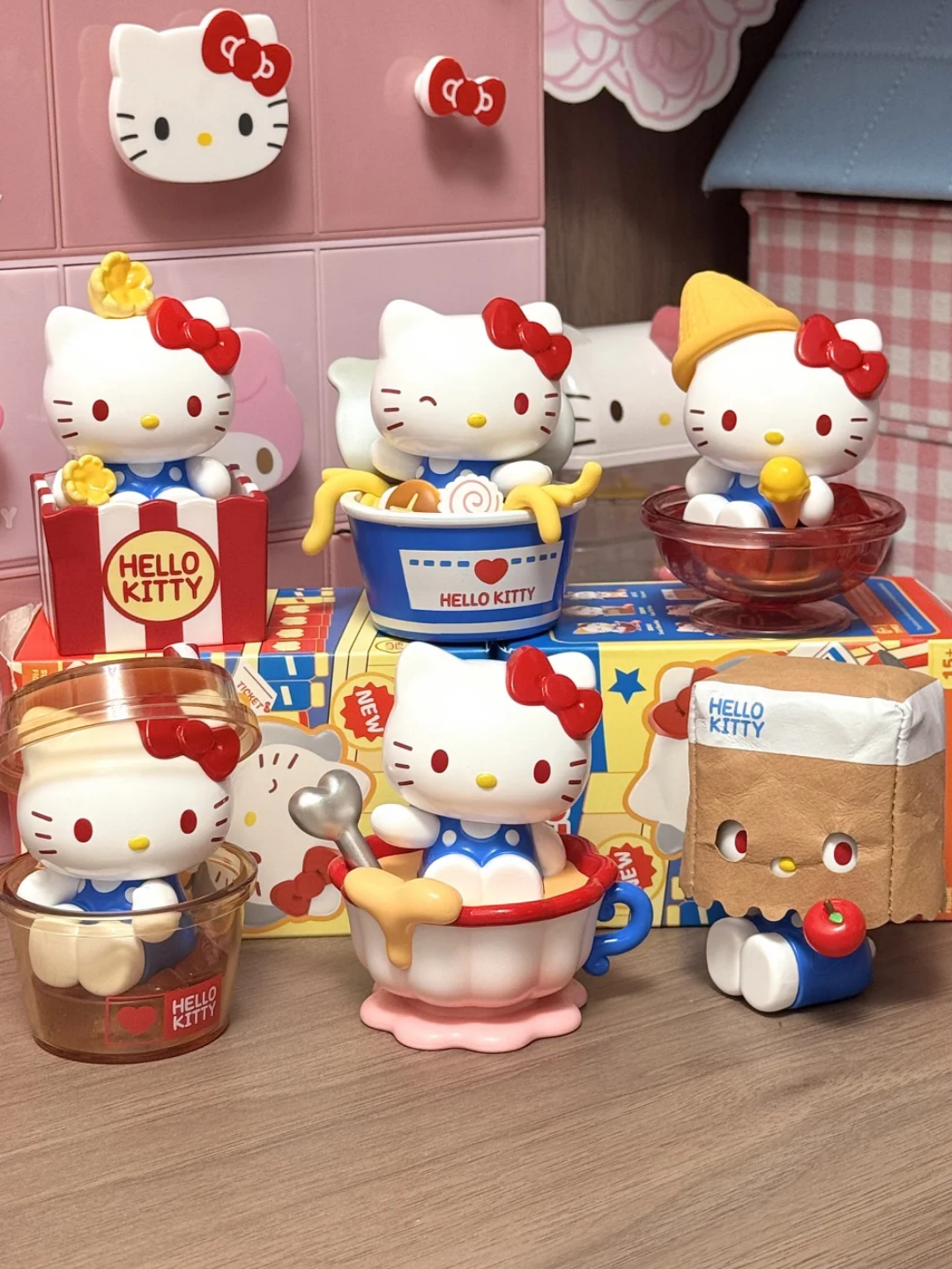 MINISO Hello Kitty Little Diner Collection blind box figure lineup