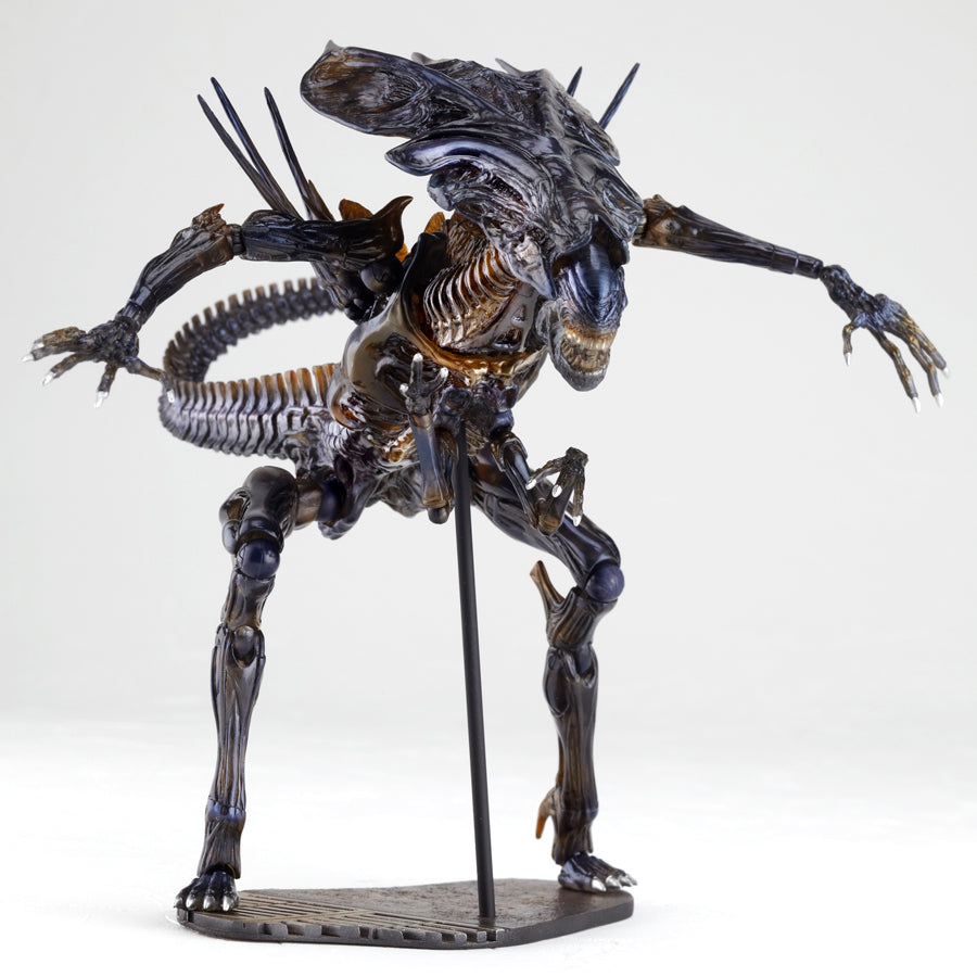 Kaiyodo Sci-Fi Revoltech No. 018 Alien Queen Xenomorph Action Figure (Aliens 1986)